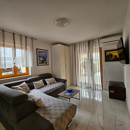 Lovro #1 & #2 Apartments Cres Bagian luar foto
