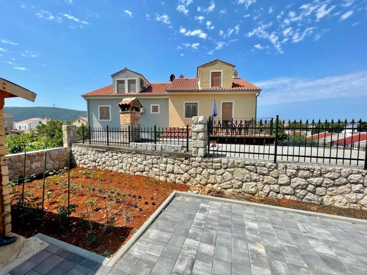 Lovro #1 & #2 Apartments Cres Bagian luar foto