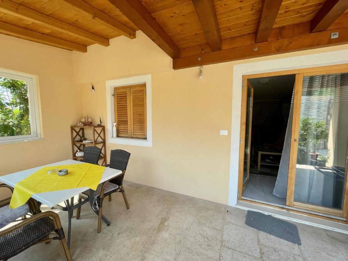 Lovro #1 & #2 Apartments Cres Bagian luar foto