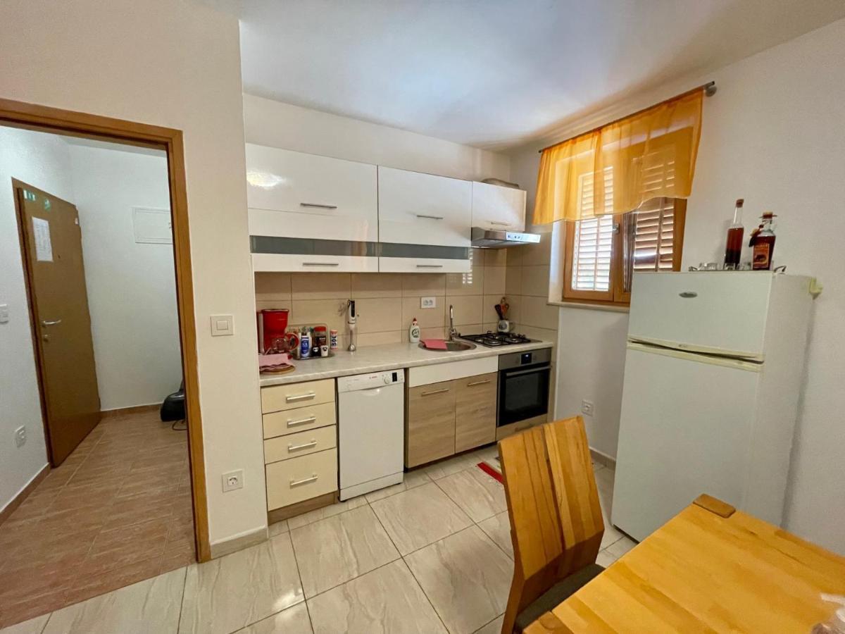 Lovro #1 & #2 Apartments Cres Bagian luar foto